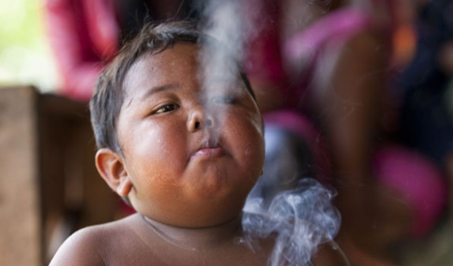فیلم تکان‌دهنده از اعتیاد کودکان به سیگار