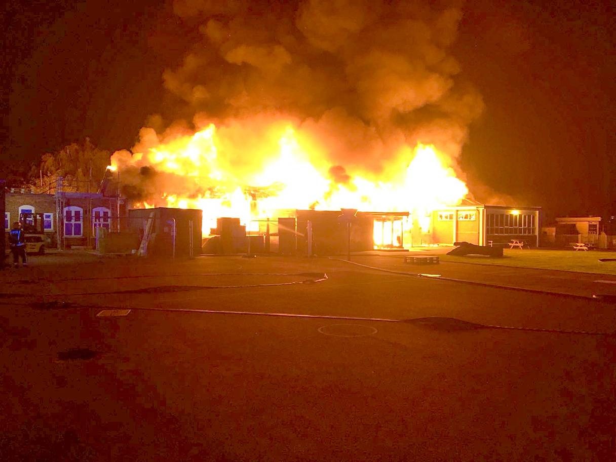 تصاویر | آتش‌سوزی یکی از بزرگترین مدارس انگلیس در لندن