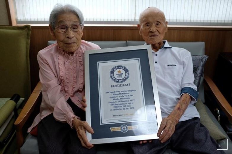تصاویر | پیرترین زن و شوهر دنیا که رکورددار گینس هستند