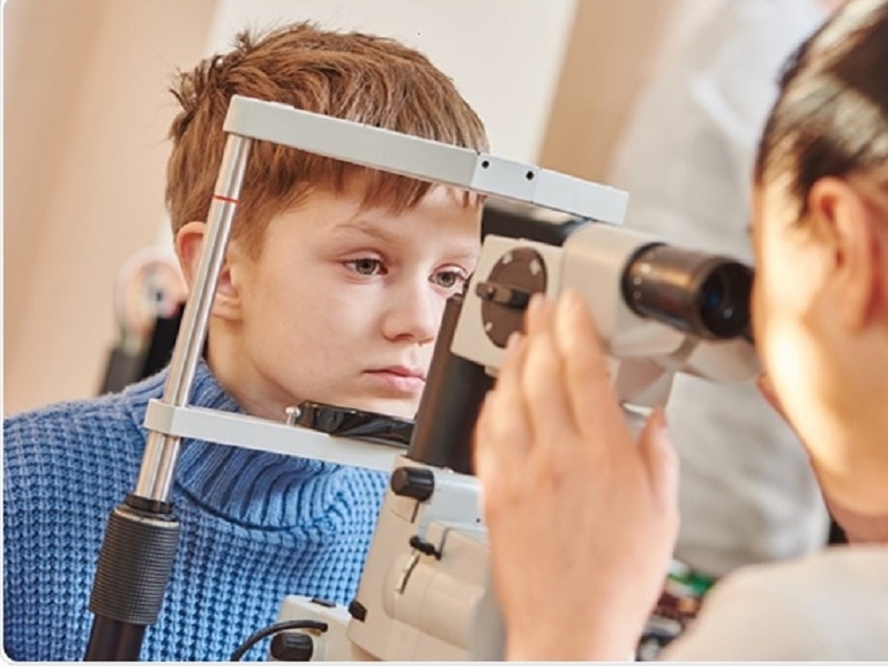 بررسی بیماری‌های چشم در کودکان