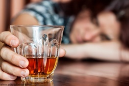 مشروبات الکلی در تمام دنیا قربانی می‌گیرد